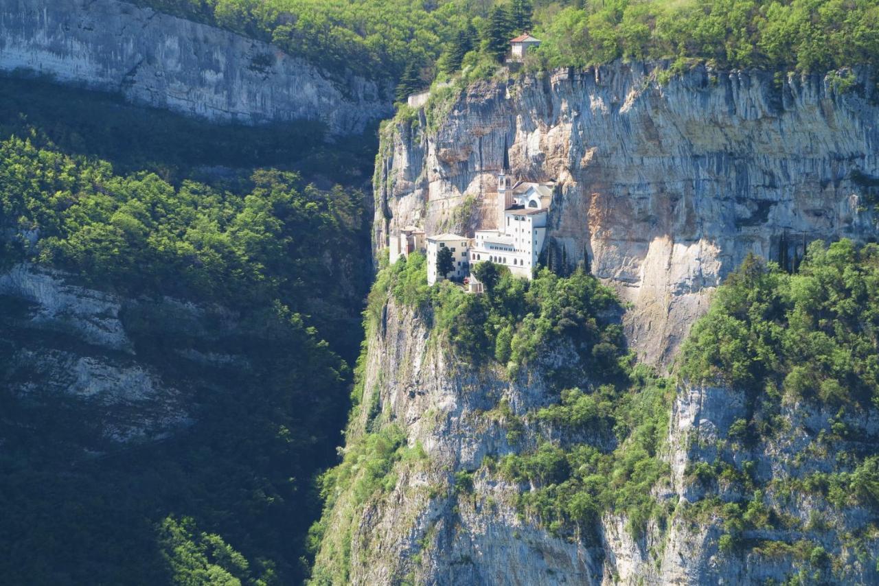 Hotel Stella Alpina Spiazzi Di Caprino Kültér fotó