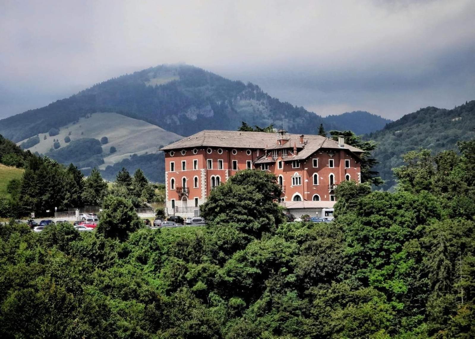 Hotel Stella Alpina Spiazzi Di Caprino Kültér fotó