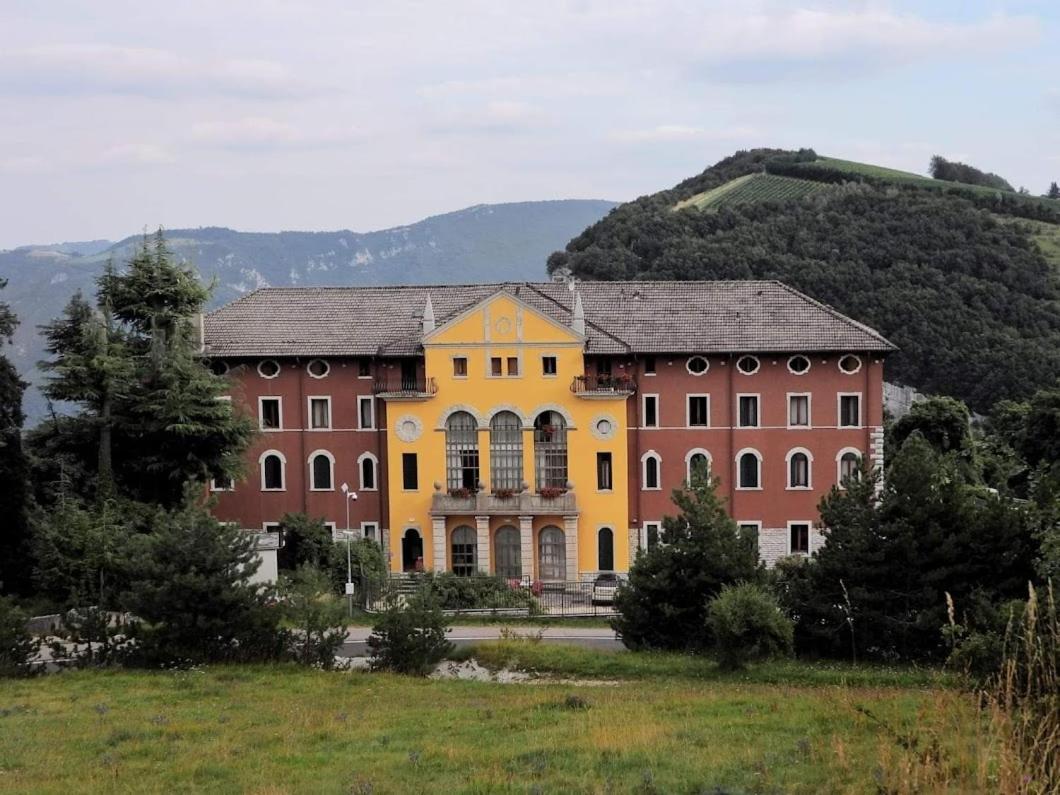 Hotel Stella Alpina Spiazzi Di Caprino Kültér fotó